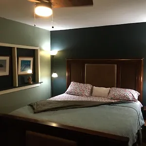 The Hawaii Red House Private Apartment Keaau